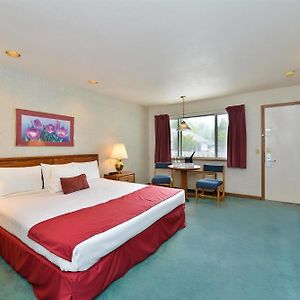 Travelodge By Wyndham Mackinaw City